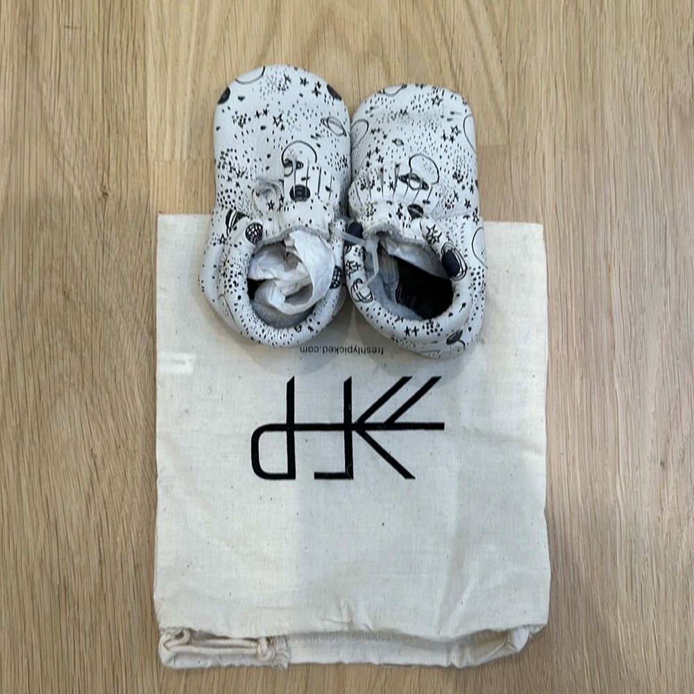 New freshly picked by oh joy moccasins size 4